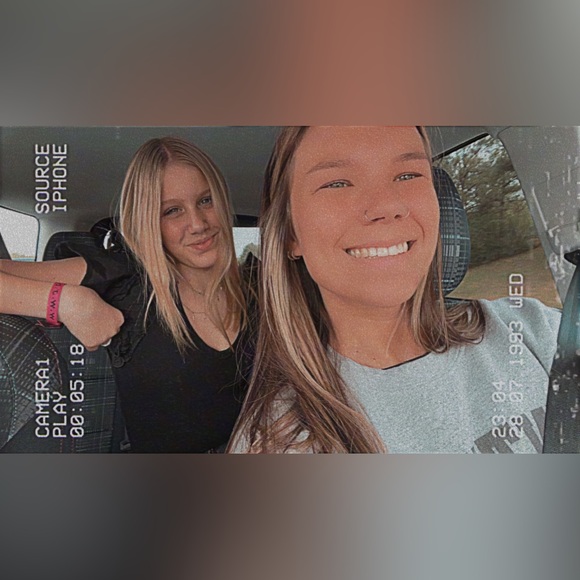 Meet your Posher, Katelyn - Picture 4 of 4